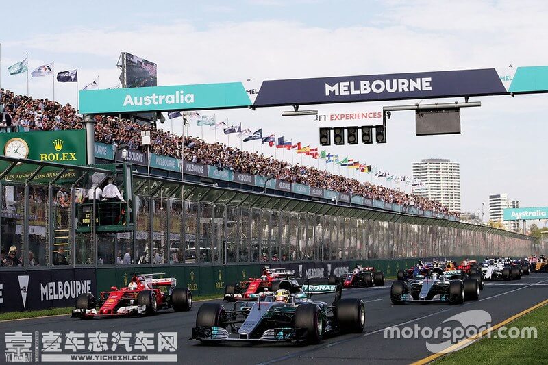 f1-australian-gp-2017-lewis-hamilton-mercedes-amg-f1-w08-leads-at-the-start-of-the-race